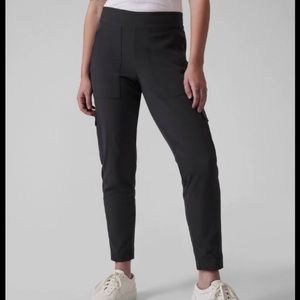 Athleta Chelsea Cargo Pant Lined